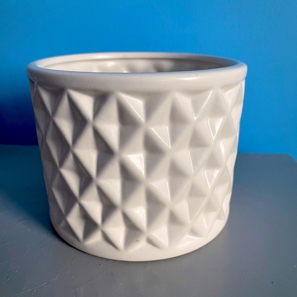 Ceramic container